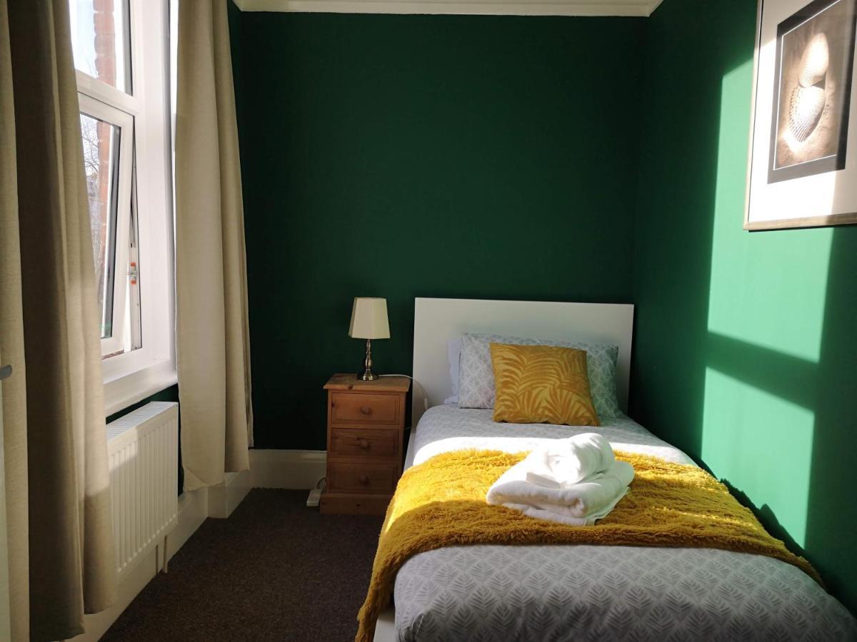 2 Bedroom Apartment At Kent Escapes Short Lets & Serviced Accommodation Kent, Bouverie Escape Folkestone With Wifi Esterno foto